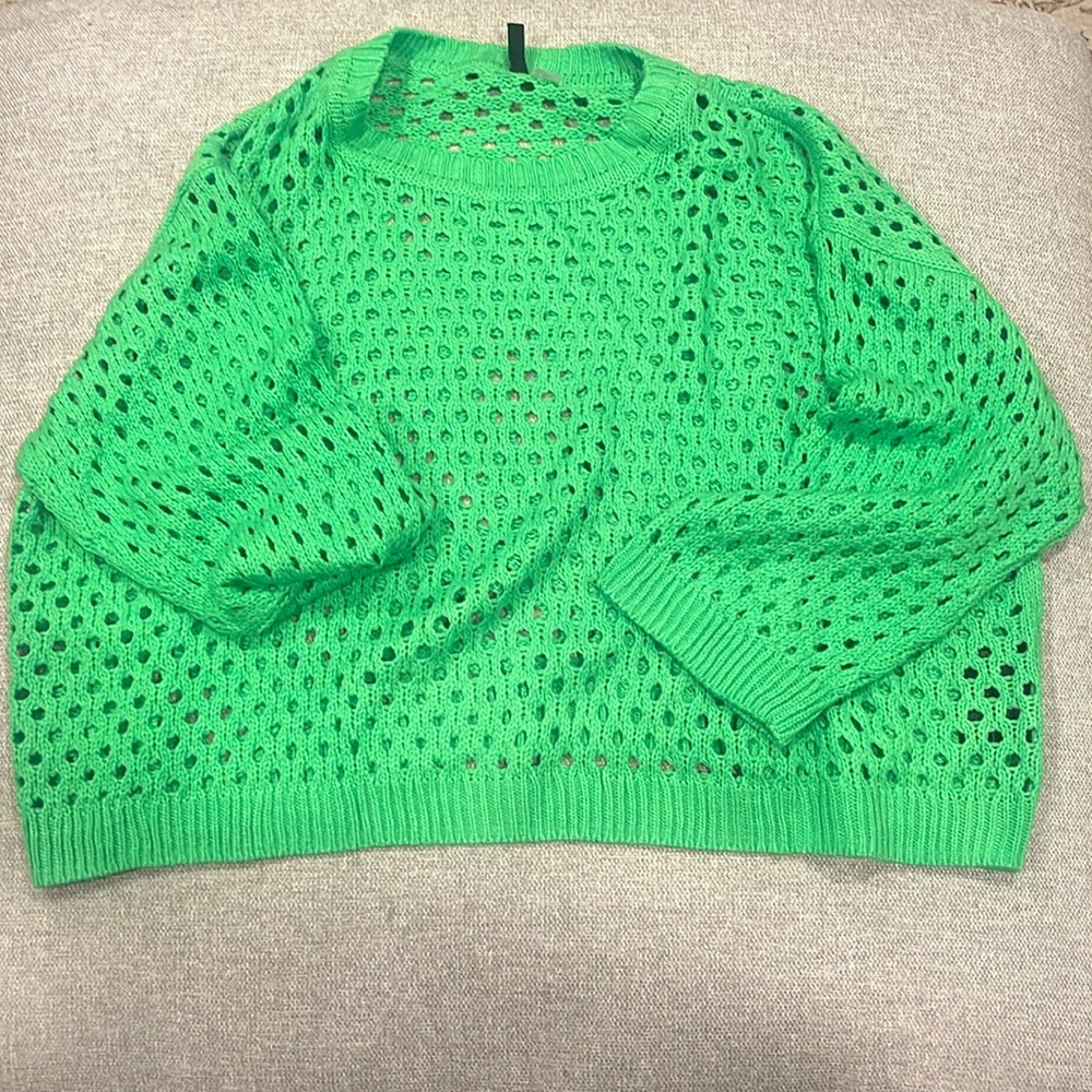 Plus size H&M stunning green sweater. Size x3 and loose fitting.